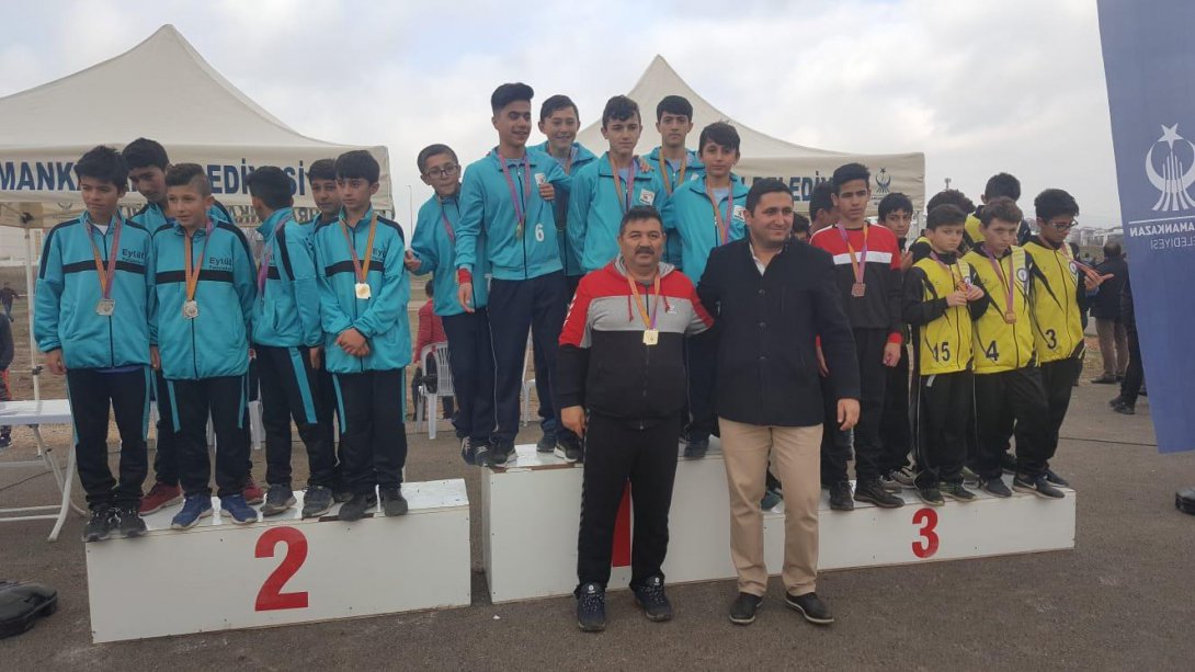 Muazzez Ser-Ved Amaratoğlu Ortaokulu Kros Takımı Türkiye Finallerinde