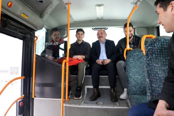 Başkan Esen Halk Otobüsüne Bindi, Vatandaşı Dinledi