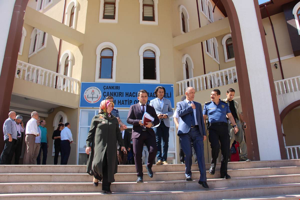 Eğitim Güvenliği Toplantısı Hacı Murad-ı Veli İmam Hatip Ortaokulu’nda Yapıldı